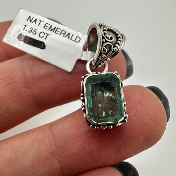 NWT 1.35ct emerald cut Emerald pendant in Bali sterling silver! - Picture 7 of 9